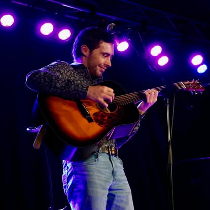 Live Music: Ari Silver