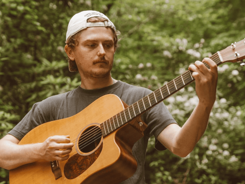Live Music: Benny Hagerty
